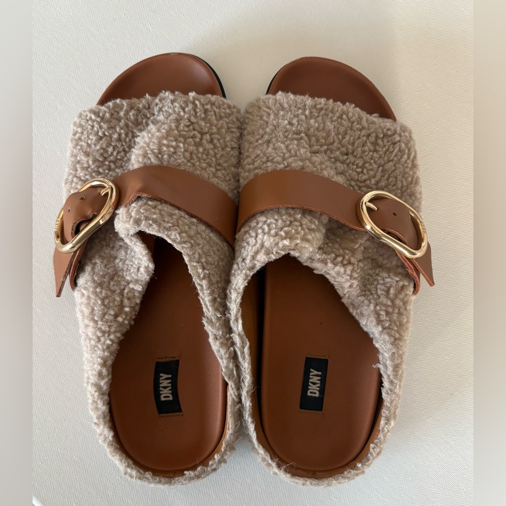 DKNY Women's Flat Sherpa Slides in Tan and Ivory Size 8